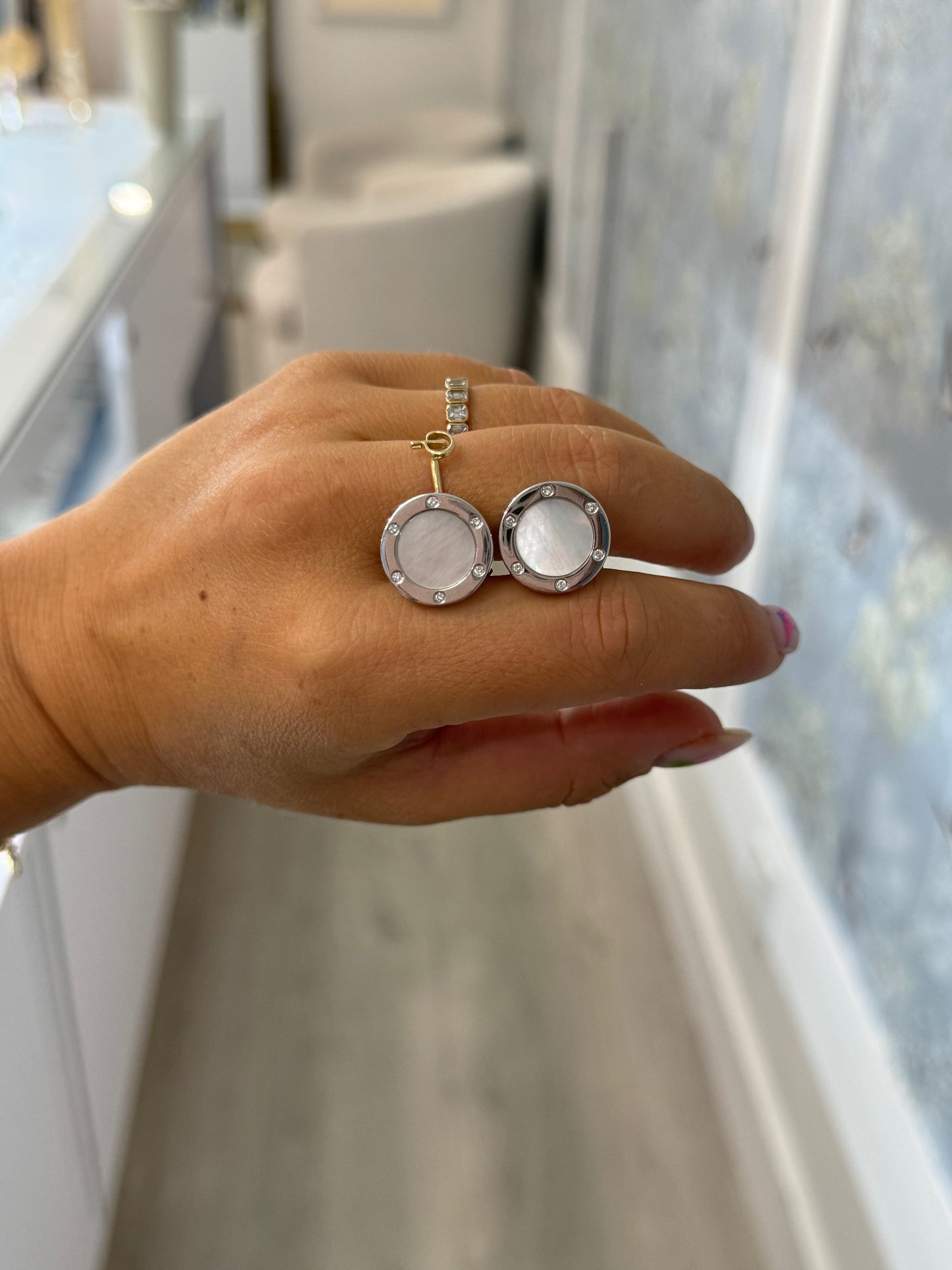 14k White Gold Mother of Pearl Round Cufflinks