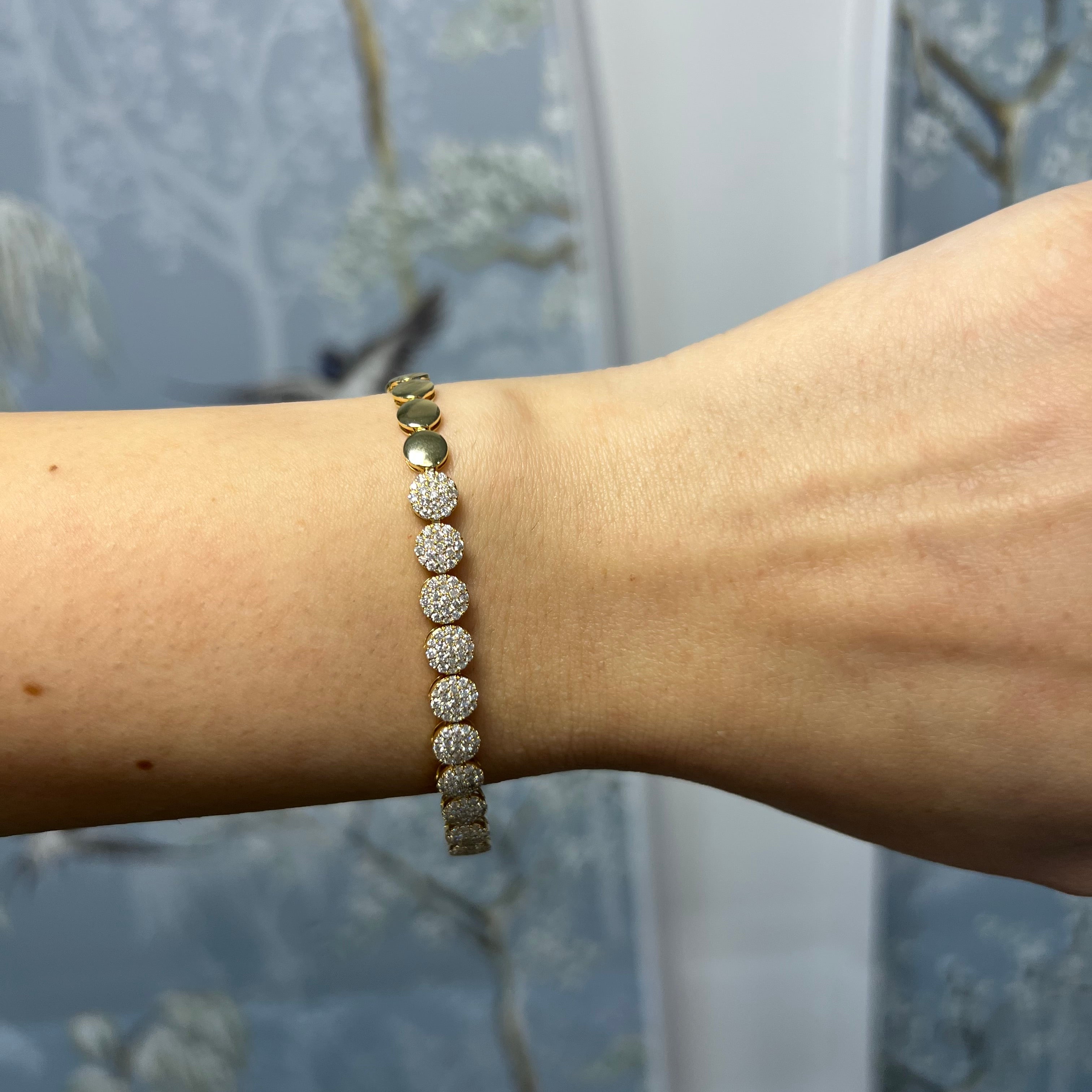 14k Yellow Gold Diamond Circle Bracelet
