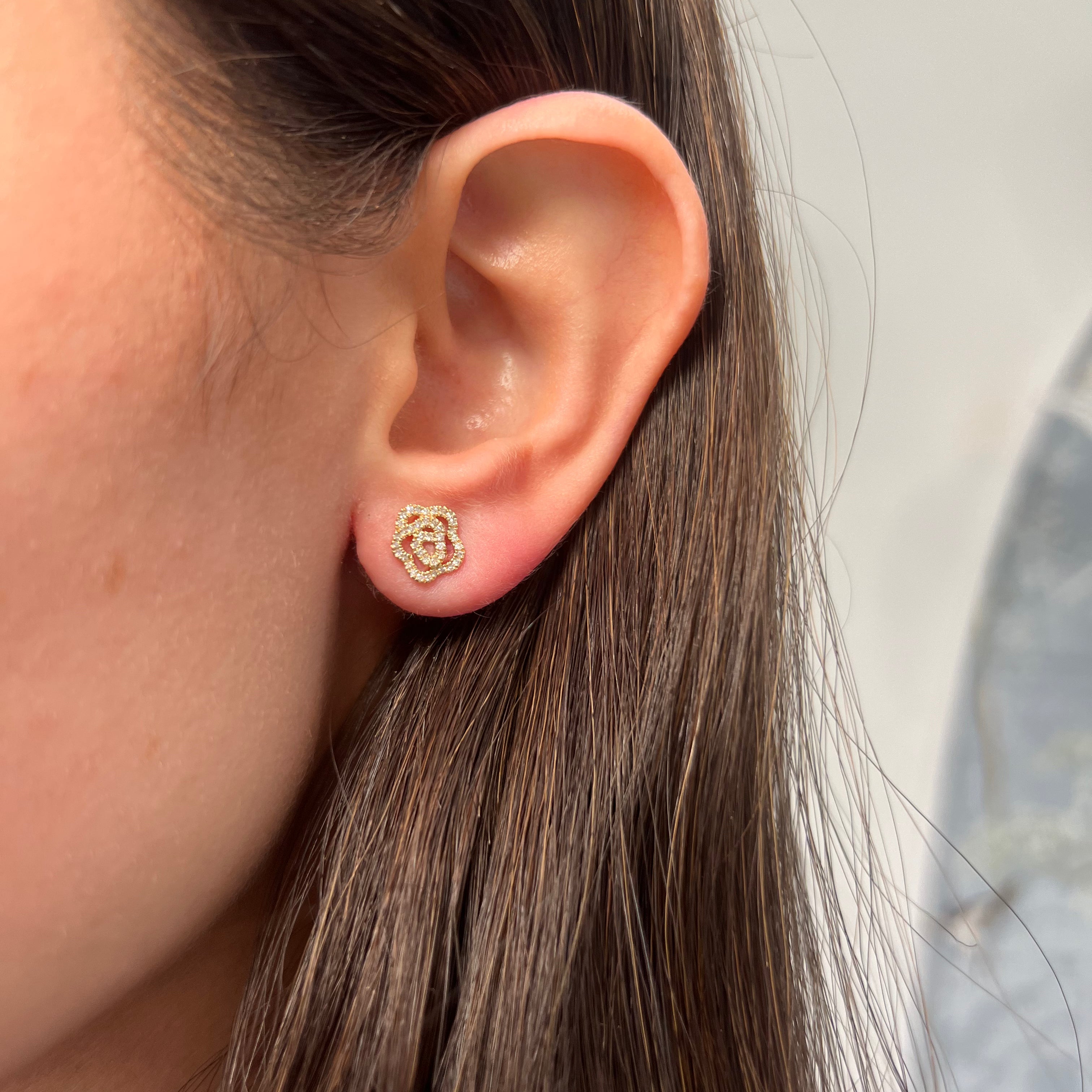 14k Yellow Gold Diamond Flower Earring