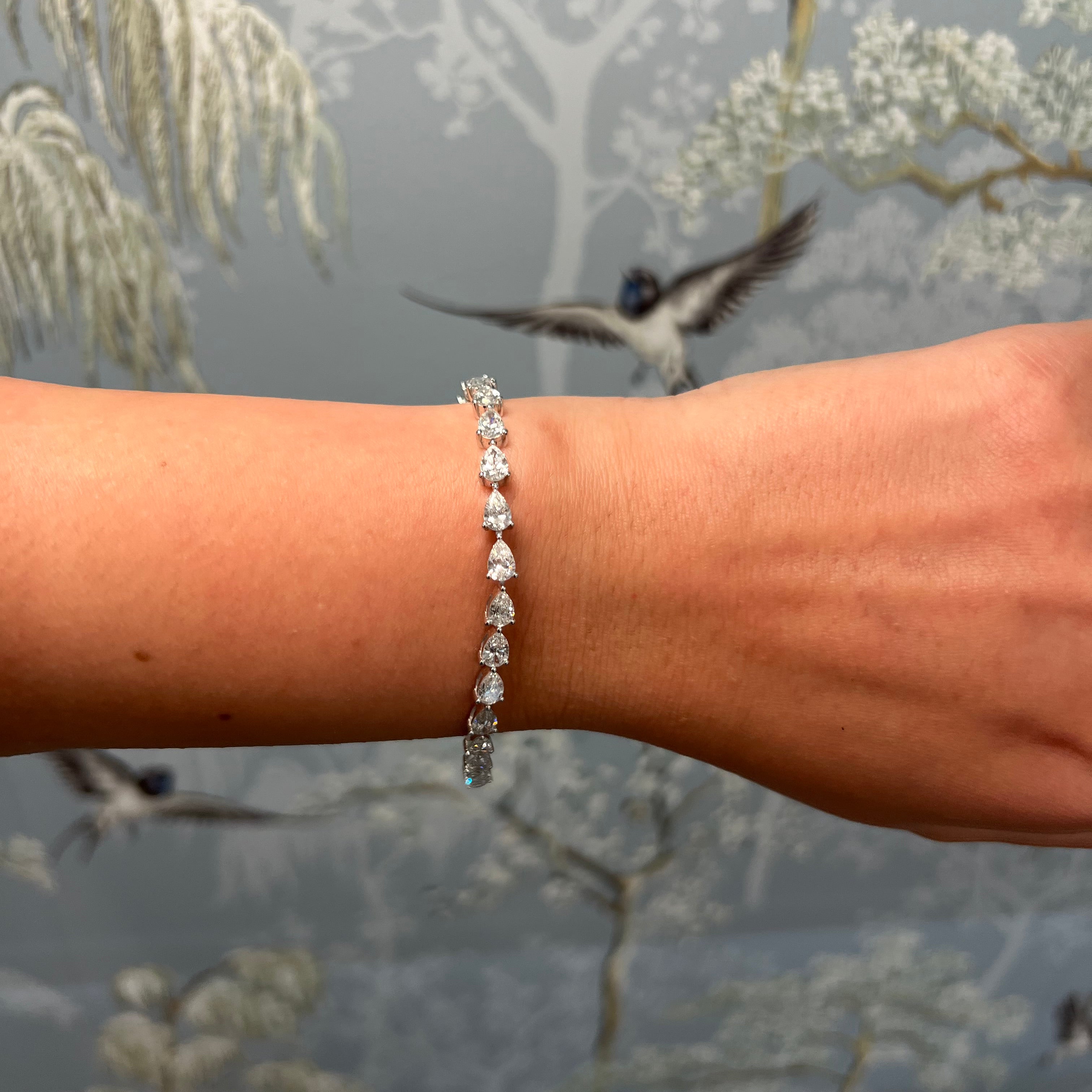 18k White Gold Lab Grown Pear Shaped Tennis Bracelet