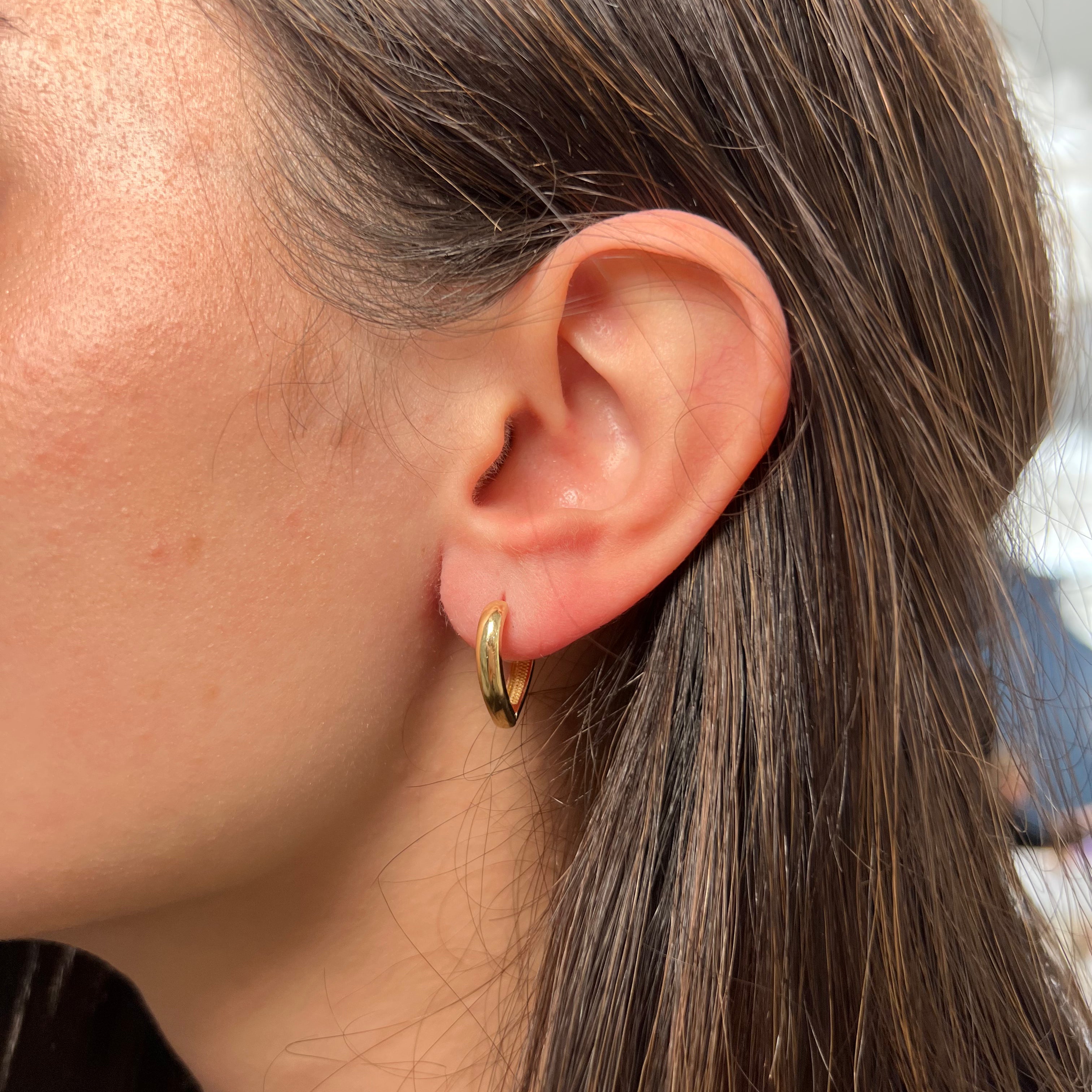 14k Yellow Gold Pointed Huggie