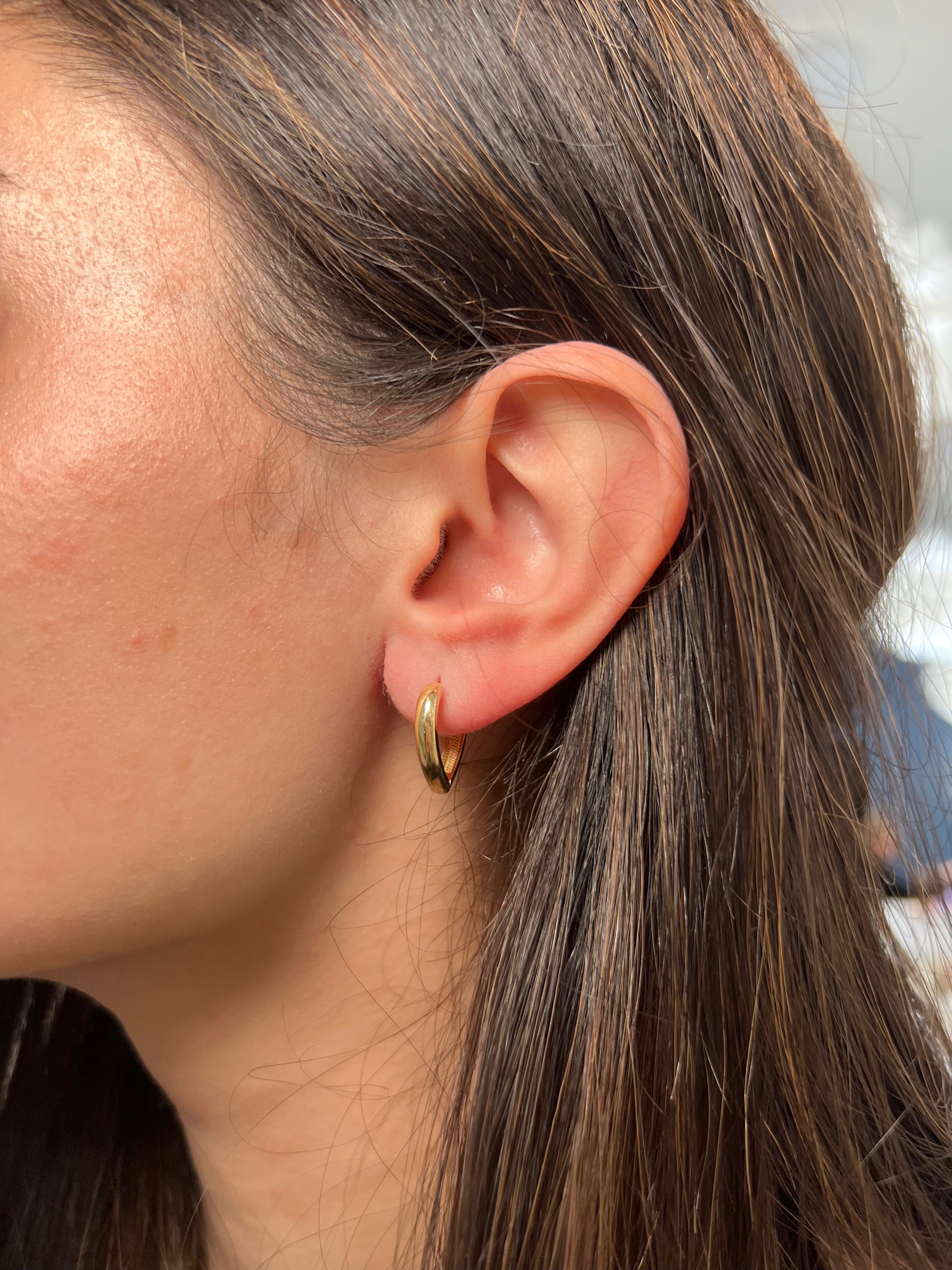 14k Yellow Gold Pointed Huggie