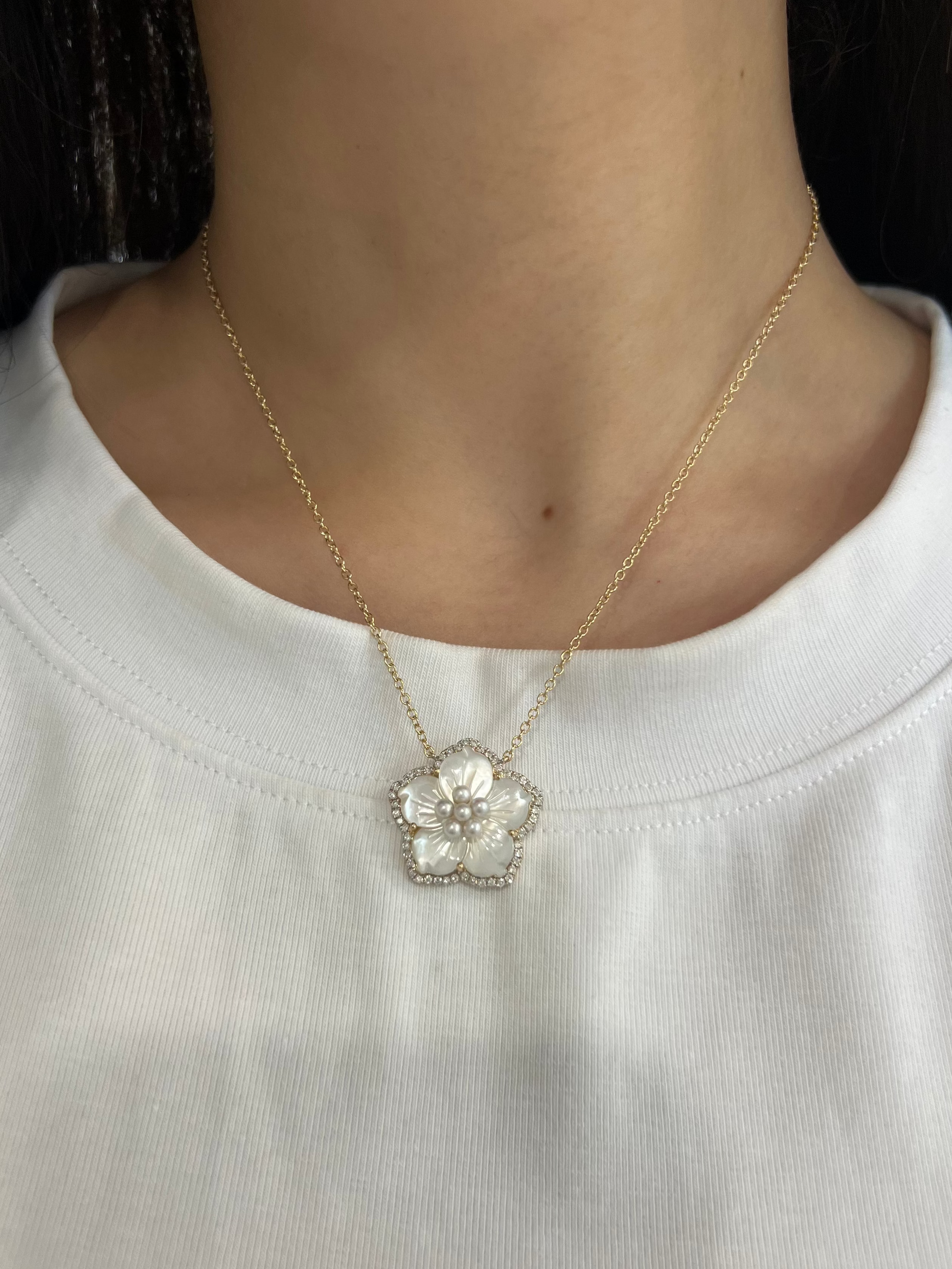 Mother of Pearl Flower Necklace