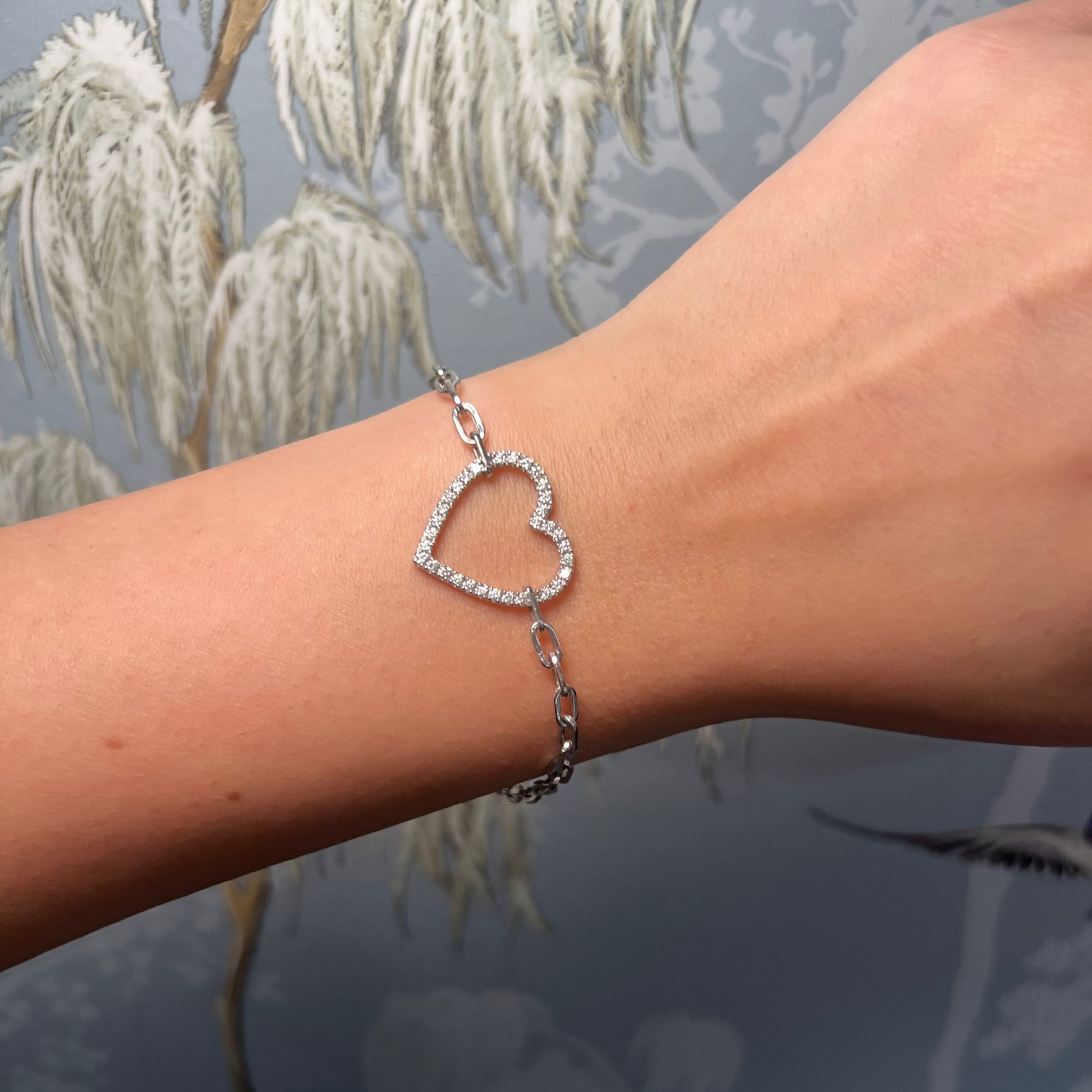 14K WHITE GOLD DIAMOND HEART BRACELET