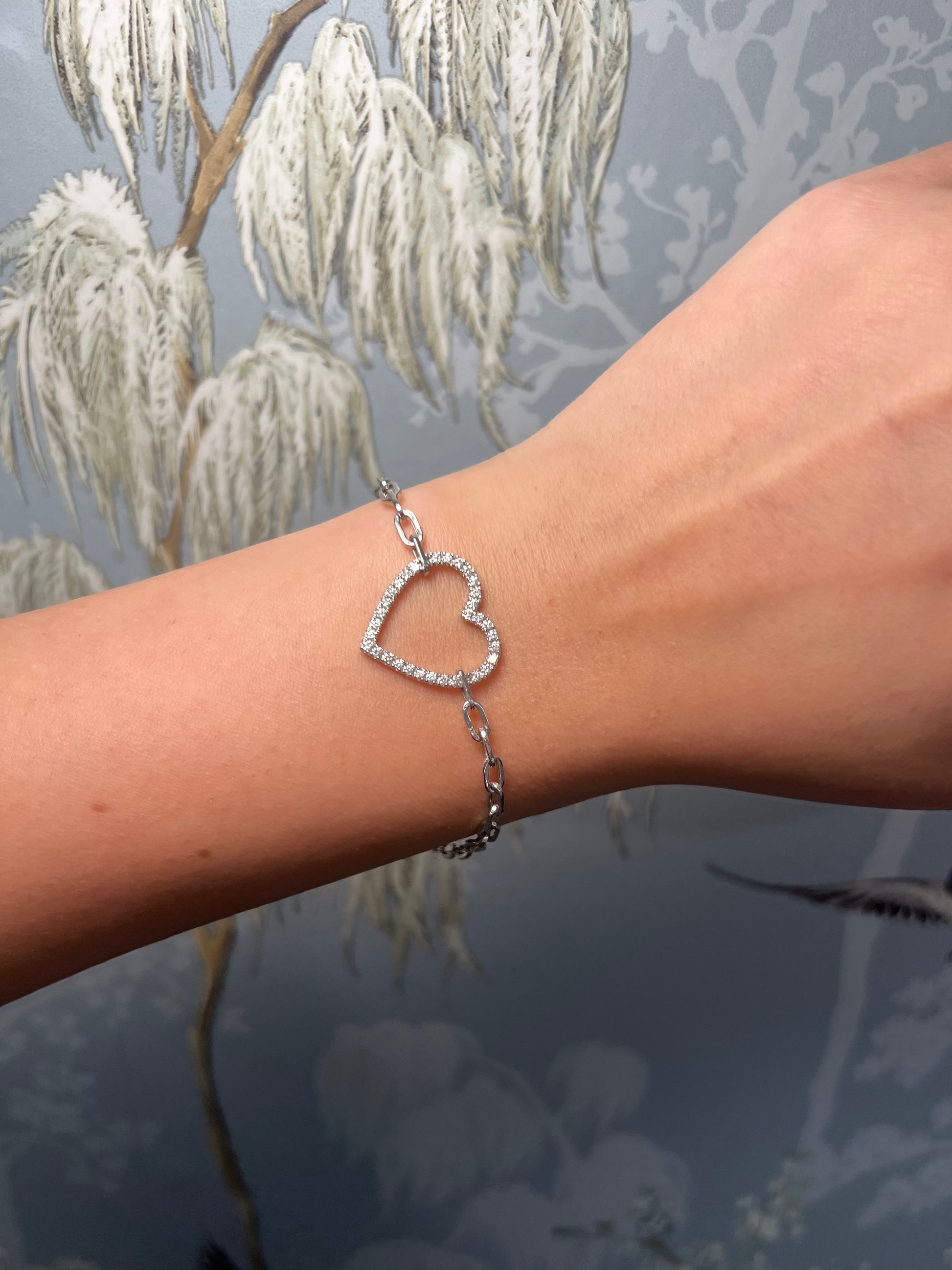 14K WHITE GOLD DIAMOND HEART BRACELET