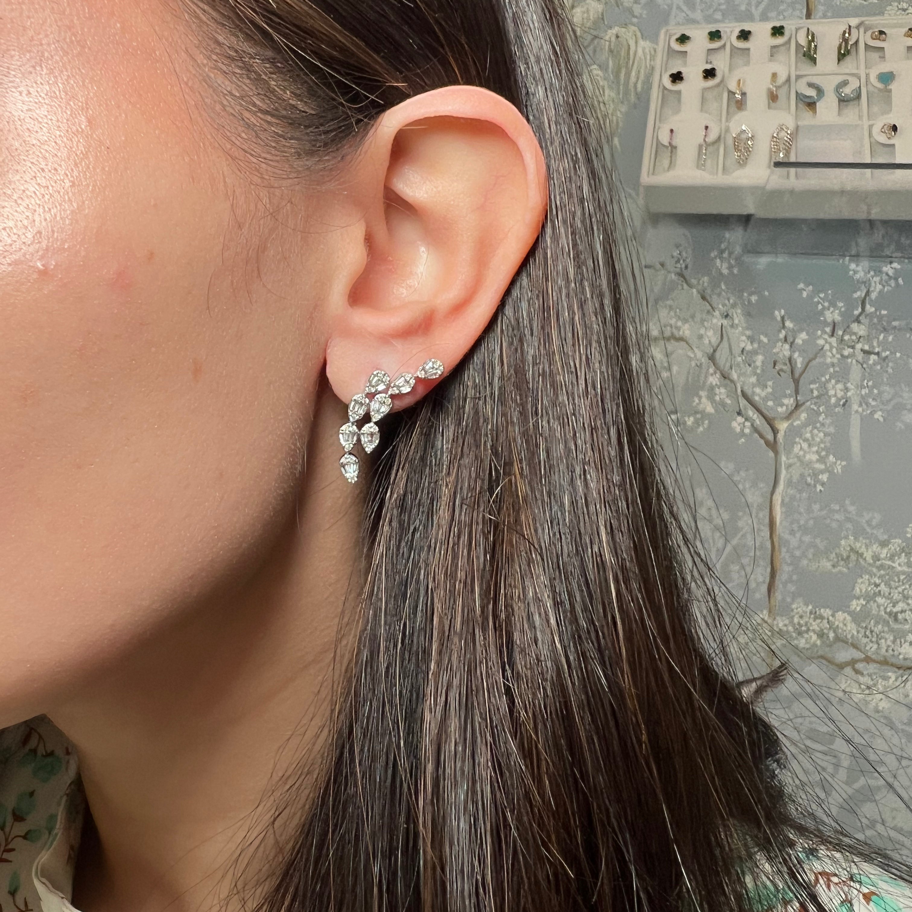14k White Gold Diamond Baguette Drop Earring