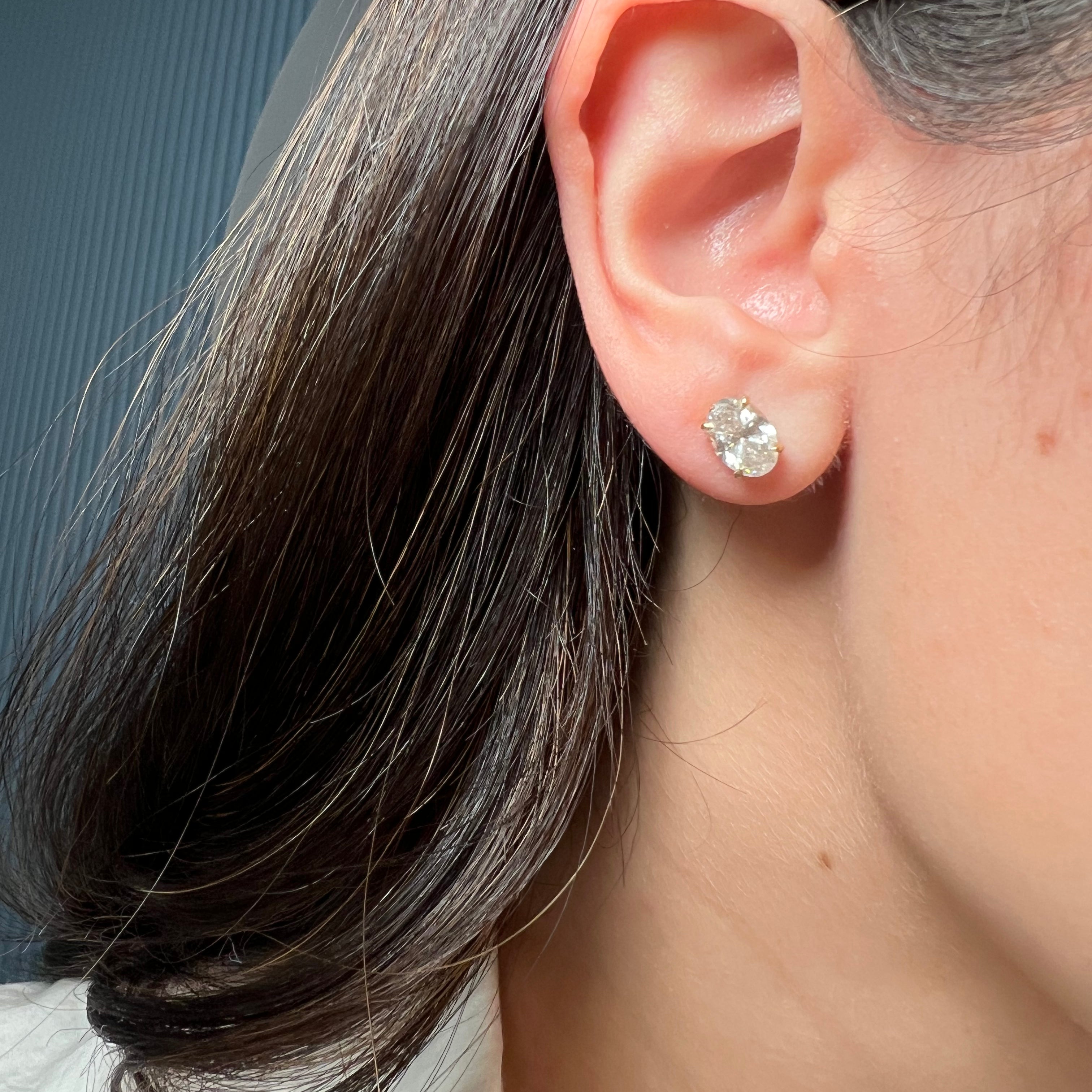 2.5 ct Oval Lab Grown Diamond Stud