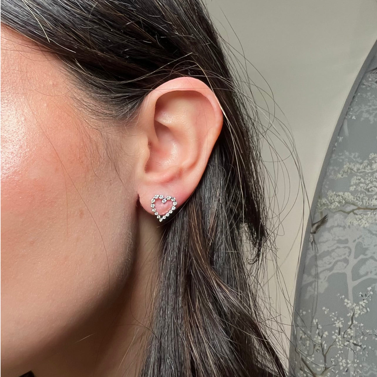 14k White Gold Diamond Heart Stud Earrings