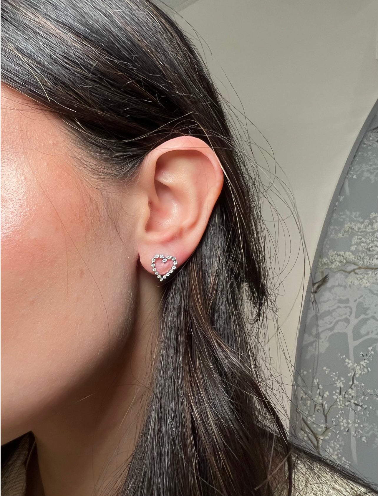 14k White Gold Diamond Heart Stud Earrings