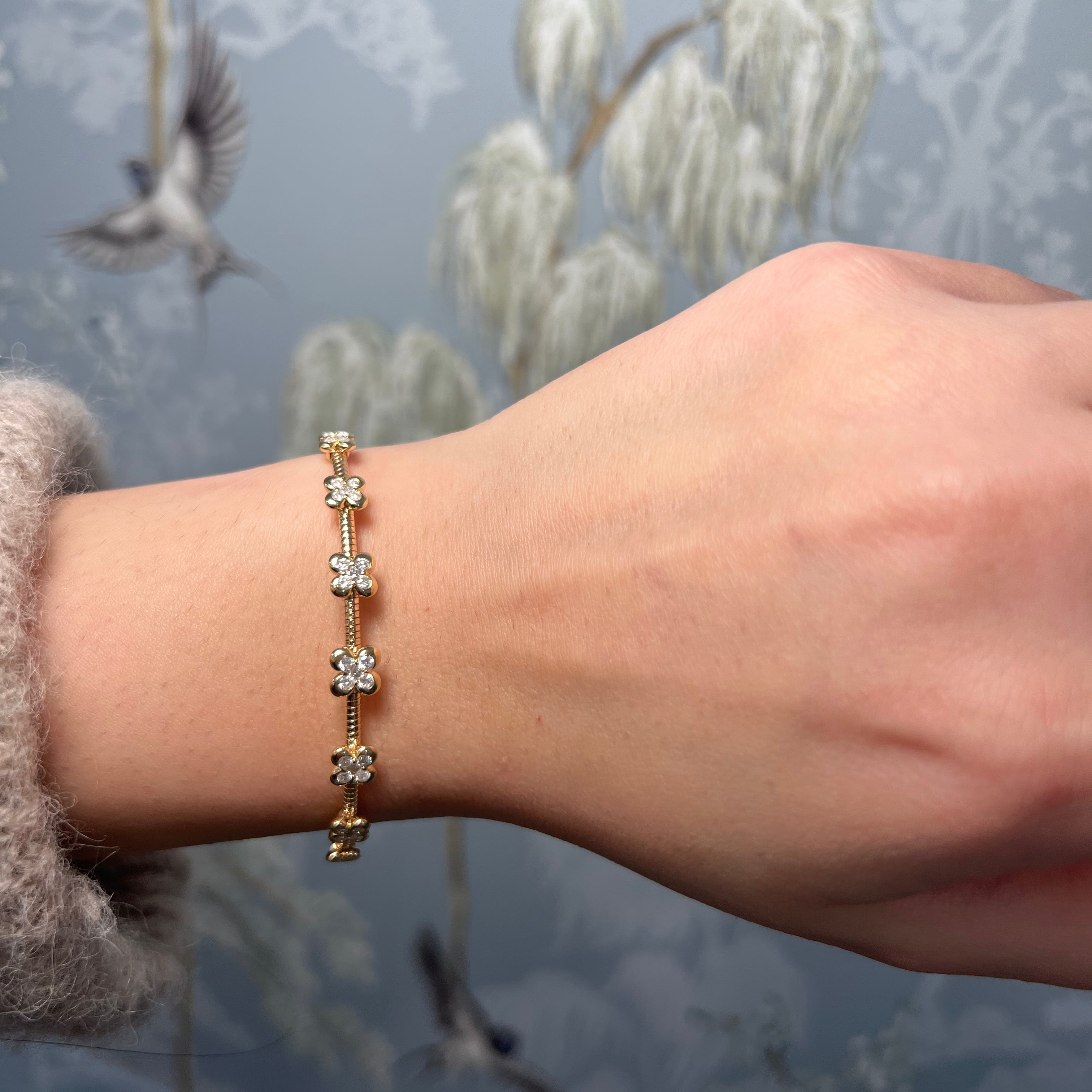 14k Yellow Gold Bangle with Diamond Flowers