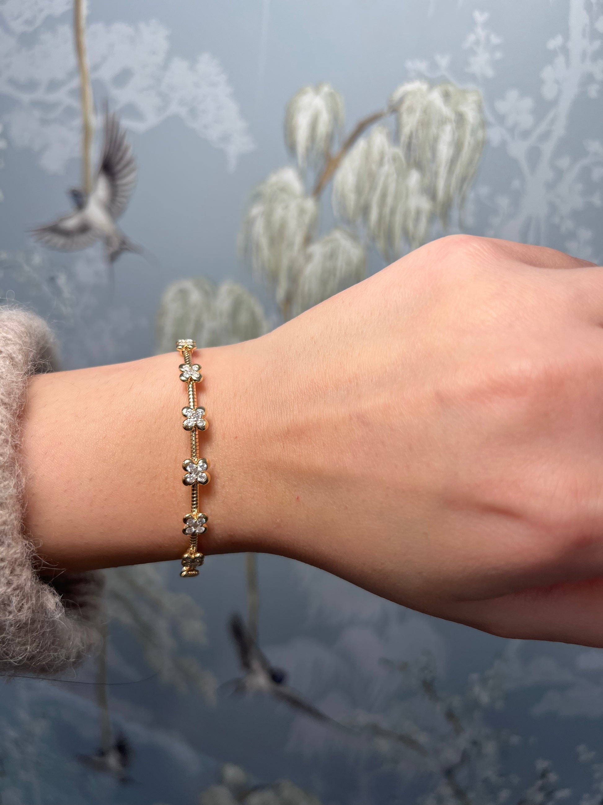 14k Yellow Gold Bangle with Diamond Flowers