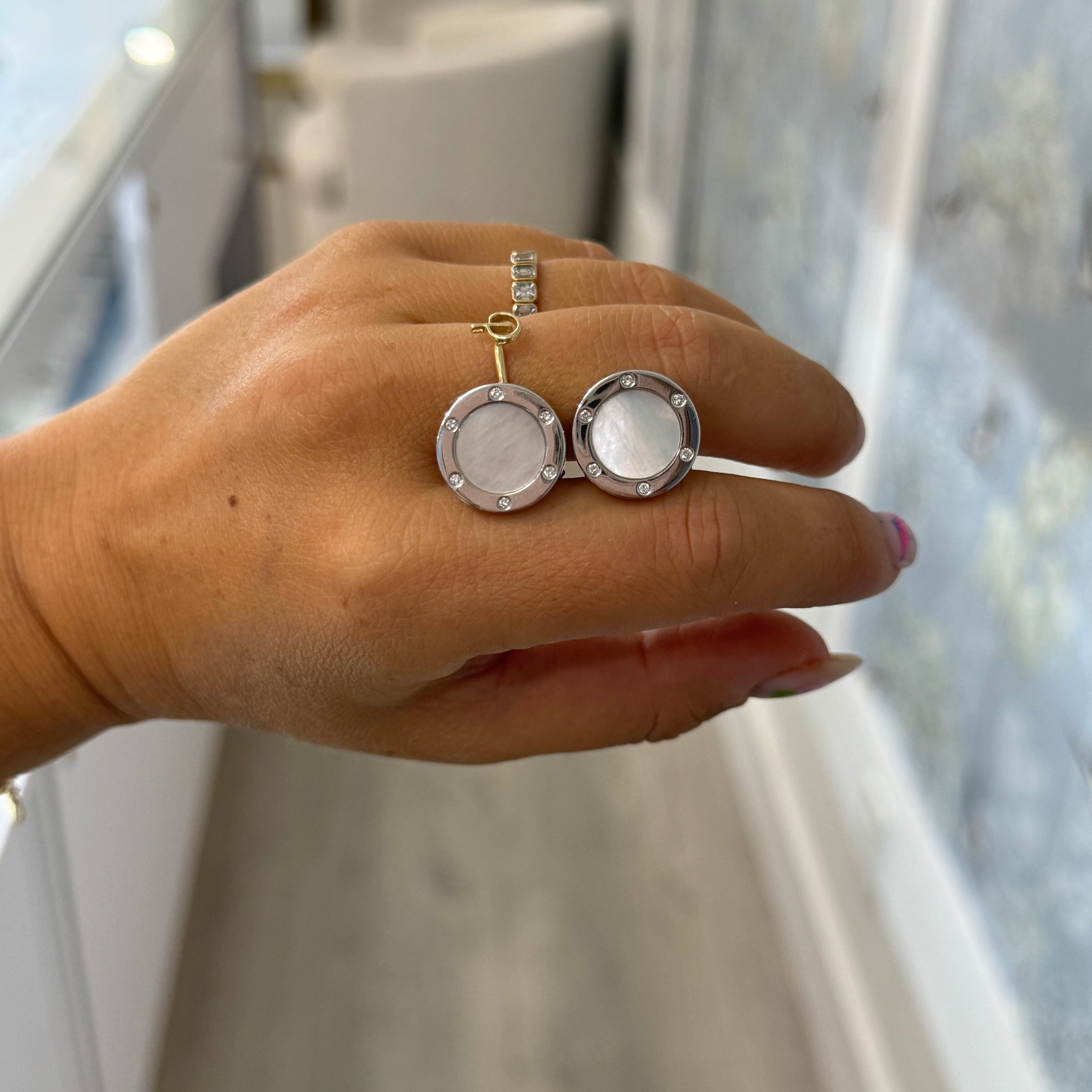 14k White Gold Mother of Pearl Round Cufflinks
