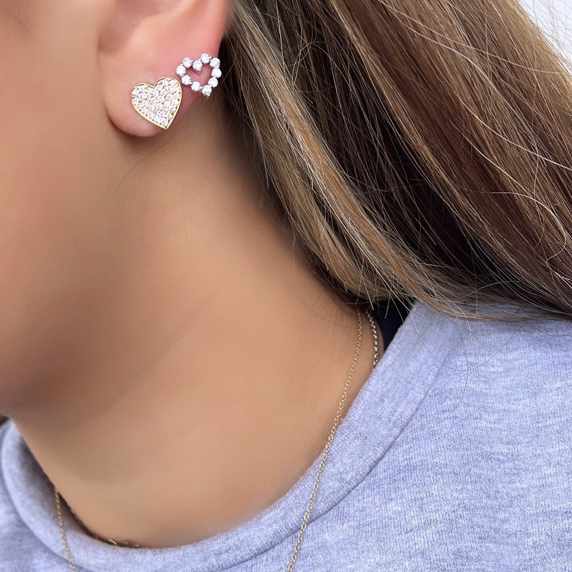 14k White Gold Diamond Open Heart Stud