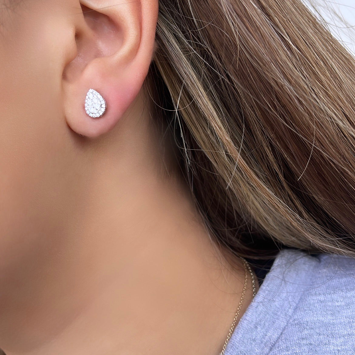 14k White Gold Diamond Pear Studs